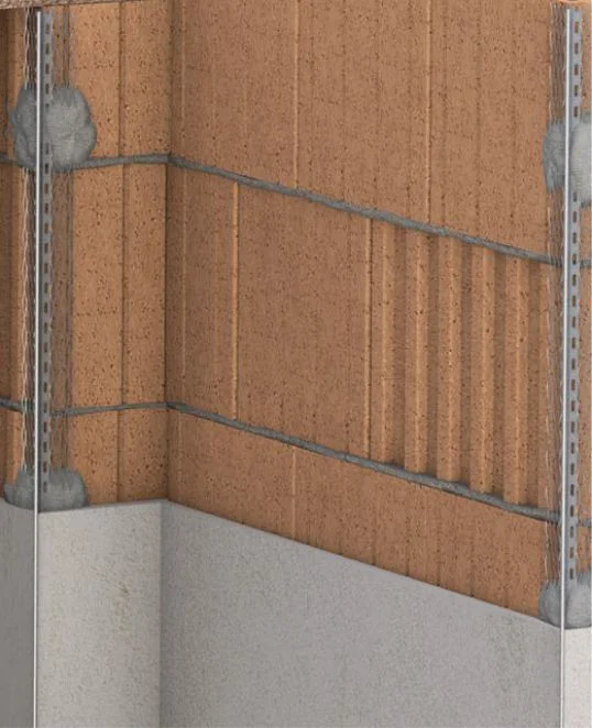 Mauerwerk mit installierten Trockenbauprofilen bereit für Rigipsplatten, ideal zur schnellen Raumgestaltung im Innenbereich.