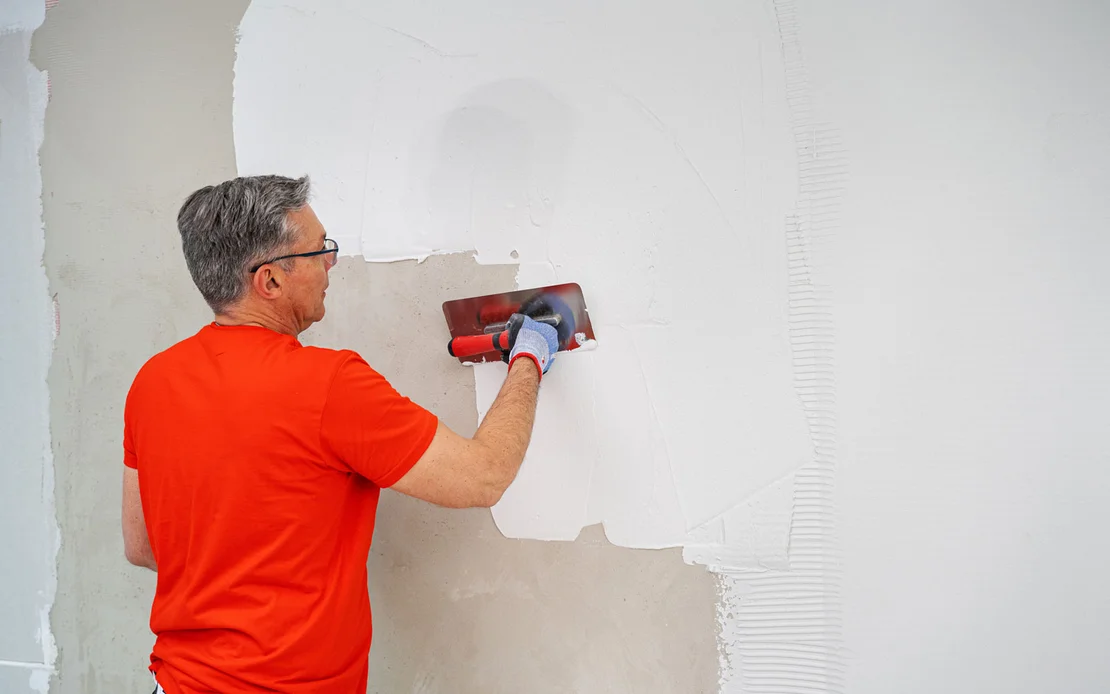 Die elektrische Wandheizung eThermoHeld WAND und FLEX wird mit dem Kalkin Innenspachtel Fix eingespachtelt.
