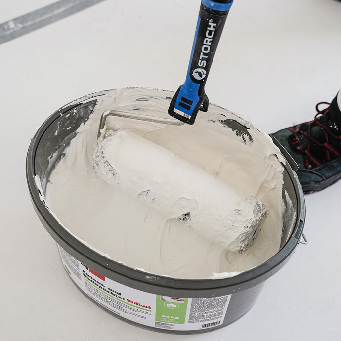 Rouleau spécial pour l'application du mastic au rouleau