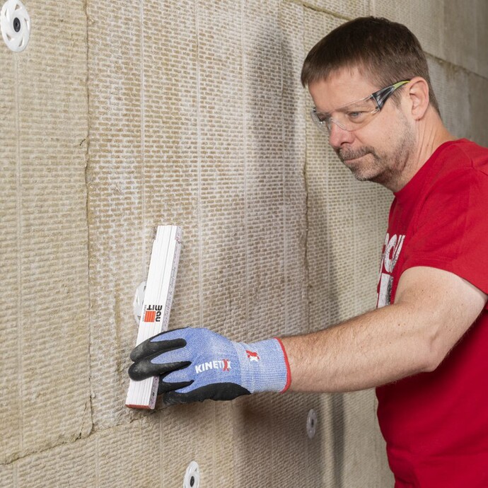 Vérifie le montage à fleur de surface 