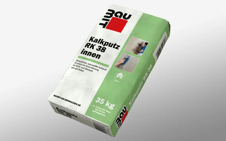 Baumit Kalkputz RK 38 für Innenbereiche, 35 kg Sack, ideal für Sanierungen und Renovierungen, zeigt Anwendungsschritte.