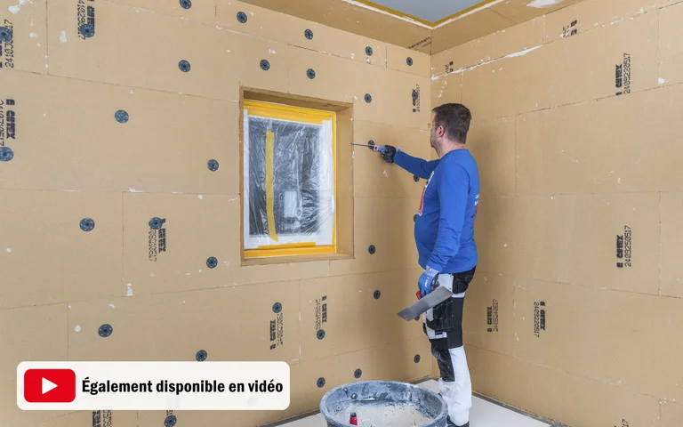 Les panneaux isolants en fibres de bois sont chevillés avec la cheville à visser Thermotop S1 short. Les instructions sont également disponibles en vidéo.