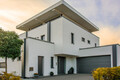 Maison individuelle moderne crépie avec l'enduit gratté Baumit.