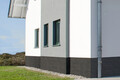 Fassade gestalten mit Baumit Mosaikputz im Sockelbereich.