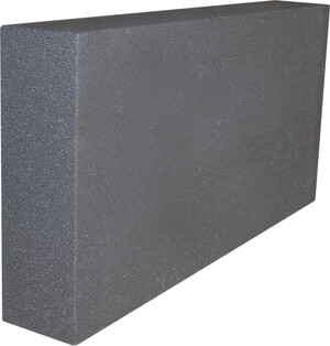 Le panneau isolant 032 pour socle et périphérie de Baumit est spécialement conçu pour l'isolation des soubassements.