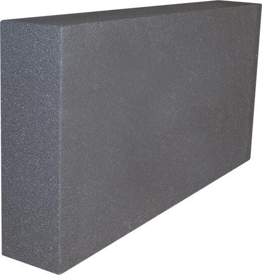 Le panneau isolant 032 pour socle et périphérie de Baumit est spécialement conçu pour l'isolation des soubassements.