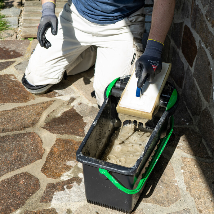Renouveler régulièrement l'eau de nettoyage