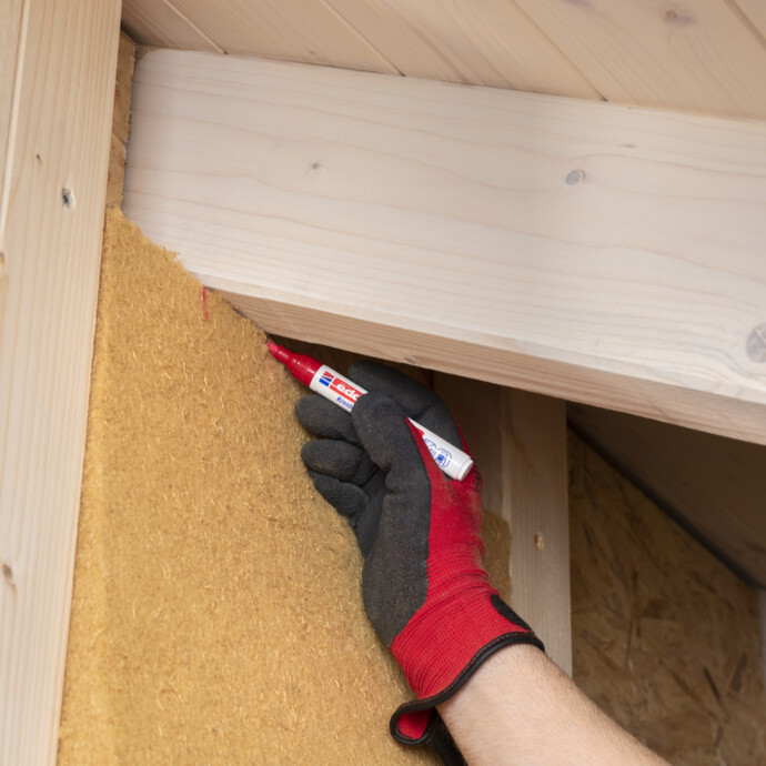 Découper les chevrons de l'Isolation en fibres de bois