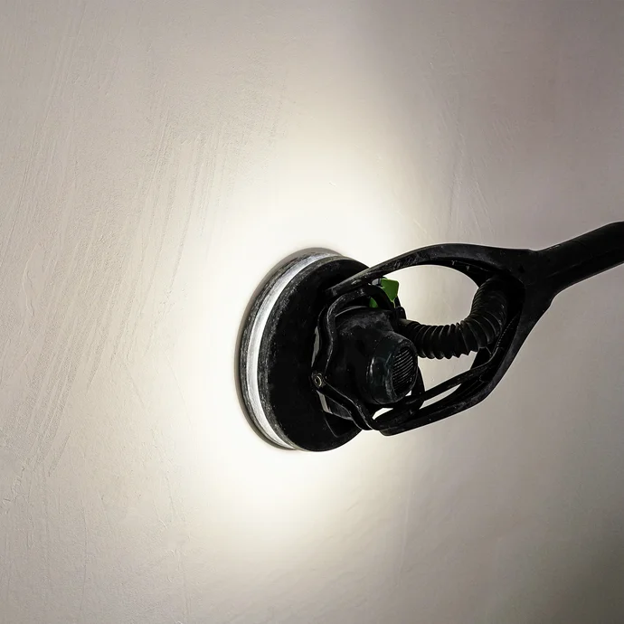 Der Trockenbauschleifer mit integriertem LED-Kranz.