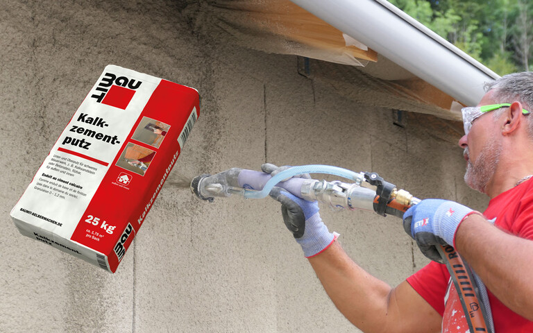 Die Fassade wird mit dem Baumit Kalkzementputz mit Hilfe einer Putzmaschine verputzt.