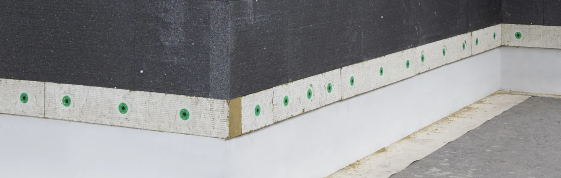 Brandriegel Firestop als Brandschutz f&uuml;r EPS Fassadend&auml;mmung setzen