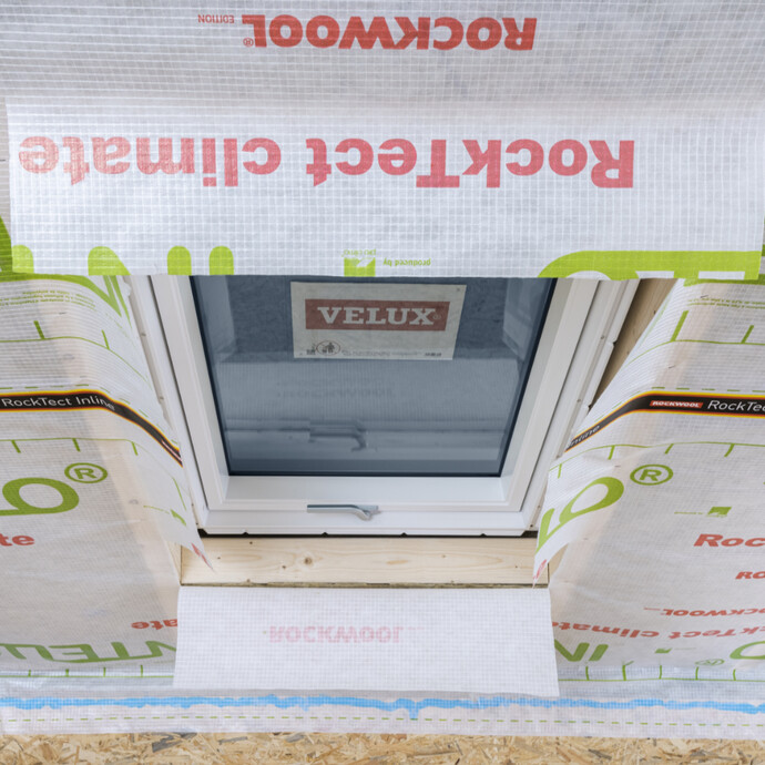 Découpe complète d'une fenêtre Velux