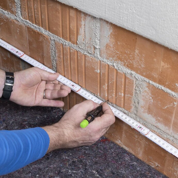 Marquer la distance entre les trous de forage pour la barrière horizontale